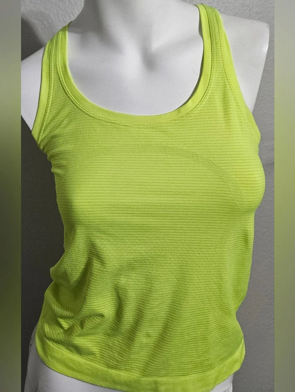 Lululemom Women’s Switftly Neon Lime Racerback Tank Top Size 4